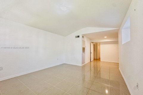 Copropriété à louer à Miami, Floride: 1 chambre, 69.4 m2 № 1941829 - photo 4