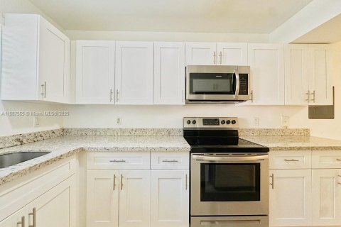 Copropriété à louer à Miami, Floride: 1 chambre, 69.4 m2 № 1941829 - photo 5