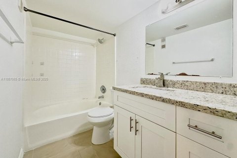 Copropriété à louer à Miami, Floride: 1 chambre, 69.4 m2 № 1941829 - photo 9