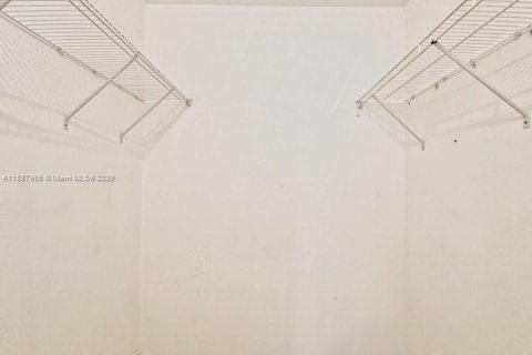 Copropriété à louer à Miami, Floride: 1 chambre, 69.4 m2 № 1941829 - photo 8