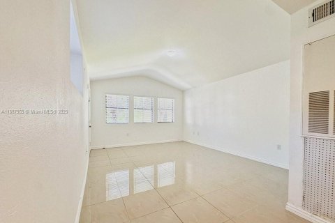Copropriété à louer à Miami, Floride: 1 chambre, 69.4 m2 № 1941829 - photo 3