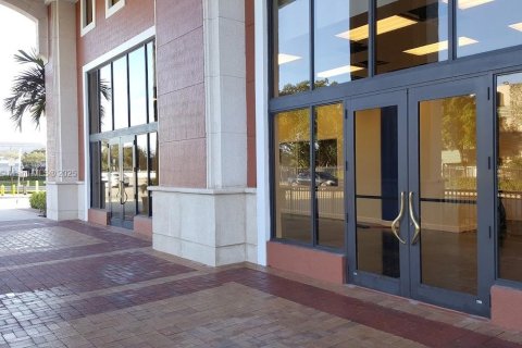Commercial property in Miami, Florida № 1850366 - photo 9