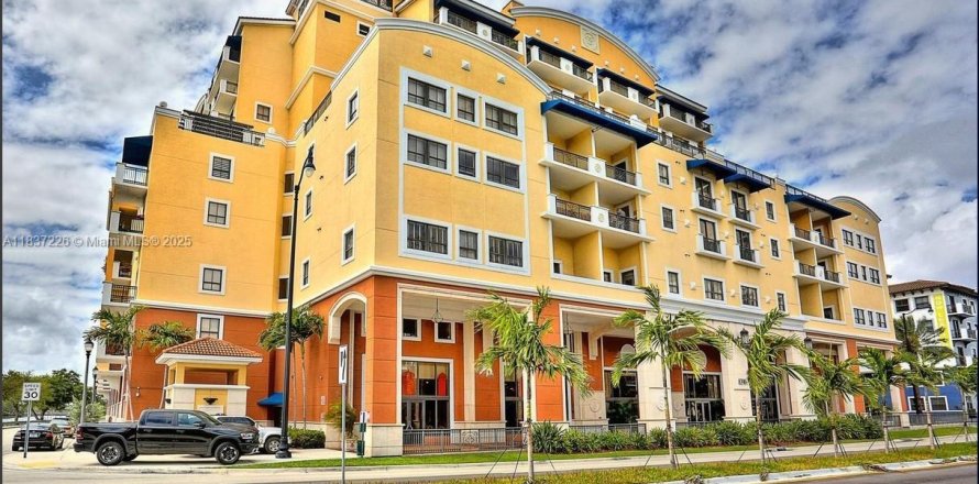Commercial property in Miami, Florida № 1850366