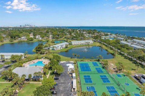 Condo in Saint Petersburg, Florida, 1 bedroom  № 1518854 - photo 23