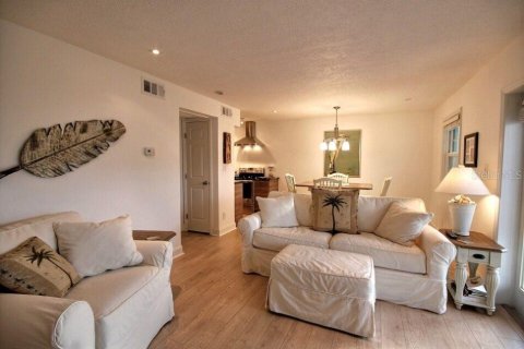 Condo in Saint Petersburg, Florida, 1 bedroom  № 1518854 - photo 4