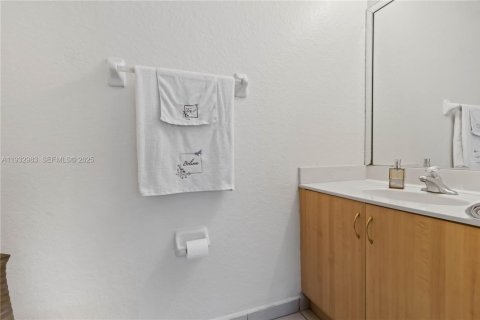 Townhouse in Florida City, Florida 3 bedrooms, 141.86 sq.m. № 1991714 - photo 15