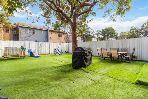 Townhouse in Florida City, Florida 3 bedrooms, 141.86 sq.m. № 1991714 - photo 25