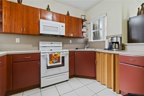 Townhouse in Florida City, Florida 3 bedrooms, 141.86 sq.m. № 1991714 - photo 11