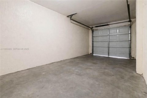 Townhouse in Florida City, Florida 3 bedrooms, 141.86 sq.m. № 1991714 - photo 28