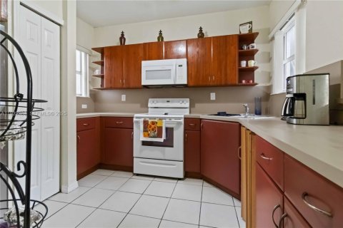 Townhouse in Florida City, Florida 3 bedrooms, 141.86 sq.m. № 1991714 - photo 9
