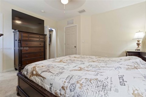 Townhouse in Florida City, Florida 3 bedrooms, 141.86 sq.m. № 1991714 - photo 18