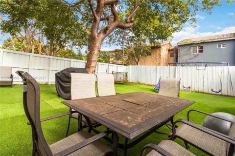 Townhouse in Florida City, Florida 3 bedrooms, 141.86 sq.m. № 1991714 - photo 26