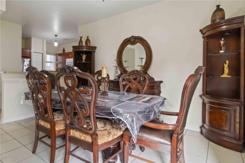 Townhouse in Florida City, Florida 3 bedrooms, 141.86 sq.m. № 1991714 - photo 13