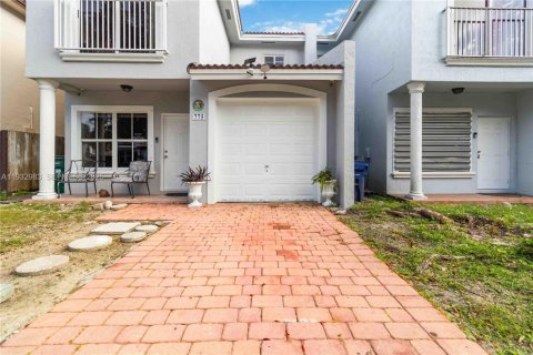 Townhouse in Florida City, Florida 3 bedrooms, 141.86 sq.m. № 1991714 - photo 2