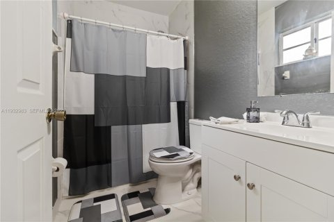 Townhouse in Florida City, Florida 3 bedrooms, 141.86 sq.m. № 1991714 - photo 19