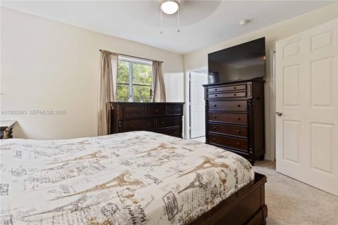 Townhouse in Florida City, Florida 3 bedrooms, 141.86 sq.m. № 1991714 - photo 17