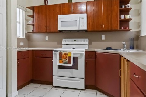 Townhouse in Florida City, Florida 3 bedrooms, 141.86 sq.m. № 1991714 - photo 10