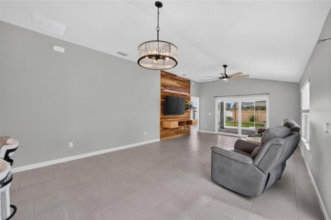 House in The Villages, Florida 3 bedrooms, 138.61 sq.m. № 2258358 - photo 22