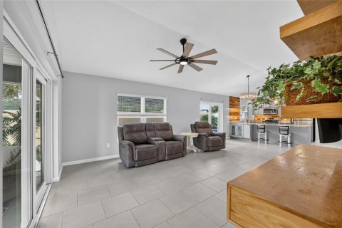House in The Villages, Florida 3 bedrooms, 138.61 sq.m. № 2258358 - photo 18