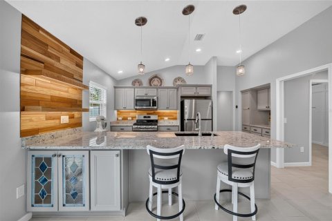 House in The Villages, Florida 3 bedrooms, 138.61 sq.m. № 2258358 - photo 24