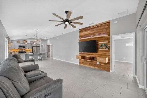 House in The Villages, Florida 3 bedrooms, 138.61 sq.m. № 2258358 - photo 20