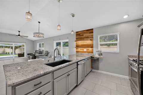 House in The Villages, Florida 3 bedrooms, 138.61 sq.m. № 2258358 - photo 26
