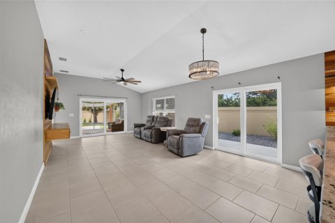 House in The Villages, Florida 3 bedrooms, 138.61 sq.m. № 2258358 - photo 15