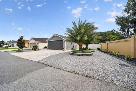 House in The Villages, Florida 3 bedrooms, 138.61 sq.m. № 2258358 - photo 5