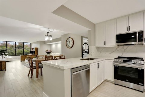 Condo in Coconut Creek, Florida, 2 bedrooms  № 1872208 - photo 5