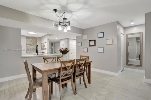 Condo in Coconut Creek, Florida, 2 bedrooms  № 1872208 - photo 10