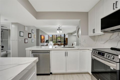 Condo in Coconut Creek, Florida, 2 bedrooms  № 1872208 - photo 7