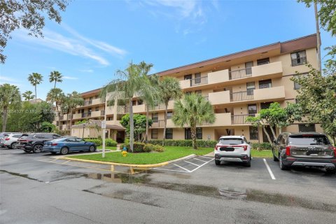 Condo in Coconut Creek, Florida, 2 bedrooms  № 1872208 - photo 1