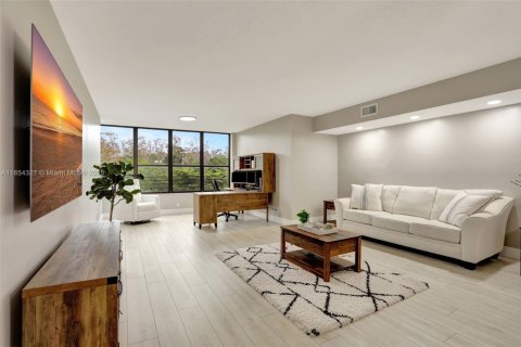 Condo in Coconut Creek, Florida, 2 bedrooms  № 1872208 - photo 12