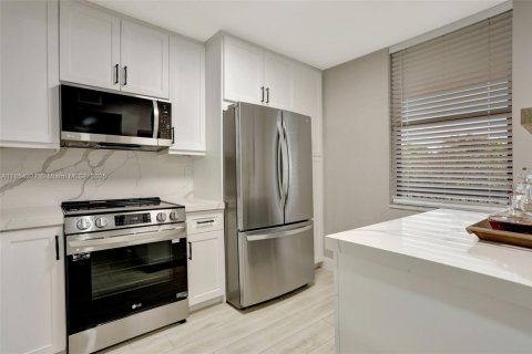 Condo in Coconut Creek, Florida, 2 bedrooms  № 1872208 - photo 4