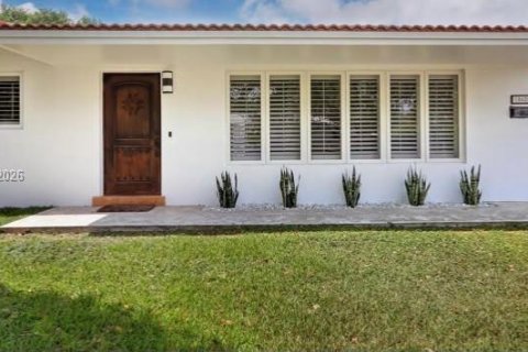 House in Palmetto Bay, Florida 3 bedrooms, 140.1 sq.m. № 2086340 - photo 2
