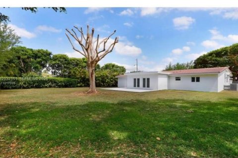 House in Palmetto Bay, Florida 3 bedrooms, 140.1 sq.m. № 2086340 - photo 3