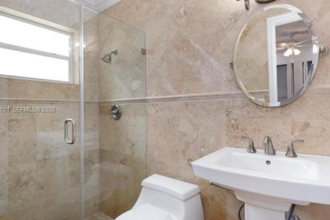 House in Palmetto Bay, Florida 3 bedrooms, 140.1 sq.m. № 2086340 - photo 9