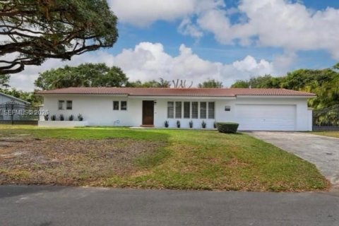 House in Palmetto Bay, Florida 3 bedrooms, 140.1 sq.m. № 2086340