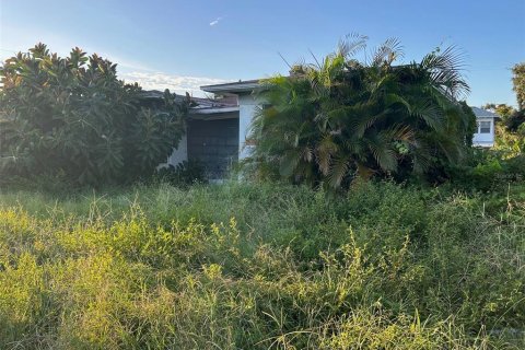 Commercial property in Saint Petersburg, Florida 3 bedrooms, 123.56 sq.m. № 2098972 - photo 17