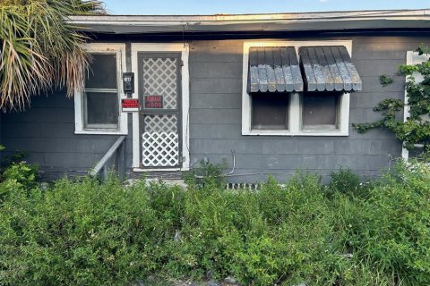 Commercial property in Saint Petersburg, Florida 3 bedrooms, 123.56 sq.m. № 2098972 - photo 2