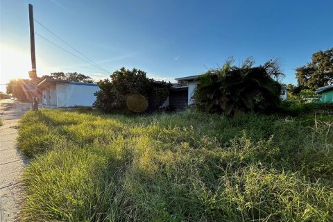 Commercial property in Saint Petersburg, Florida 3 bedrooms, 123.56 sq.m. № 2098972 - photo 18
