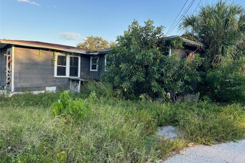 Commercial property in Saint Petersburg, Florida 3 bedrooms, 123.56 sq.m. № 2098972 - photo 4