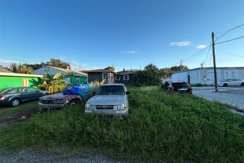 Commercial property in Saint Petersburg, Florida 3 bedrooms, 123.56 sq.m. № 2098972 - photo 10