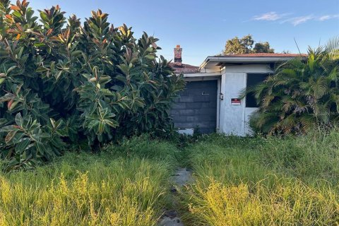Commercial property in Saint Petersburg, Florida 3 bedrooms, 123.56 sq.m. № 2098972 - photo 19
