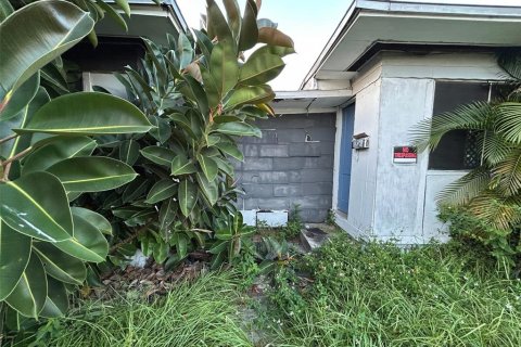 Commercial property in Saint Petersburg, Florida 3 bedrooms, 123.56 sq.m. № 2098972 - photo 8