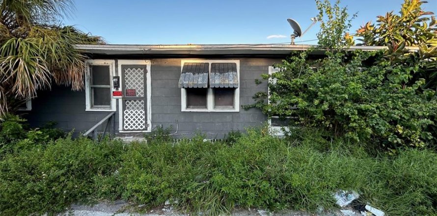 Commercial property in Saint Petersburg, Florida 3 bedrooms, 123.56 sq.m. № 2098972