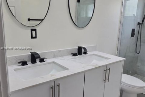 Casa en venta en Cutler Bay, Florida, 5 dormitorios, 126.35 m2 № 2000735 - foto 4