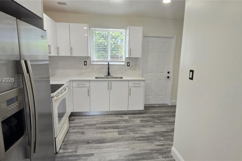 Casa en venta en Cutler Bay, Florida, 5 dormitorios, 126.35 m2 № 2000735 - foto 2