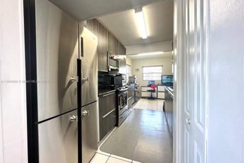 Condo in Pembroke Pines, Florida, 2 bedrooms  № 1712870 - photo 19