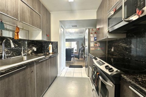 Condo in Pembroke Pines, Florida, 2 bedrooms  № 1712870 - photo 17